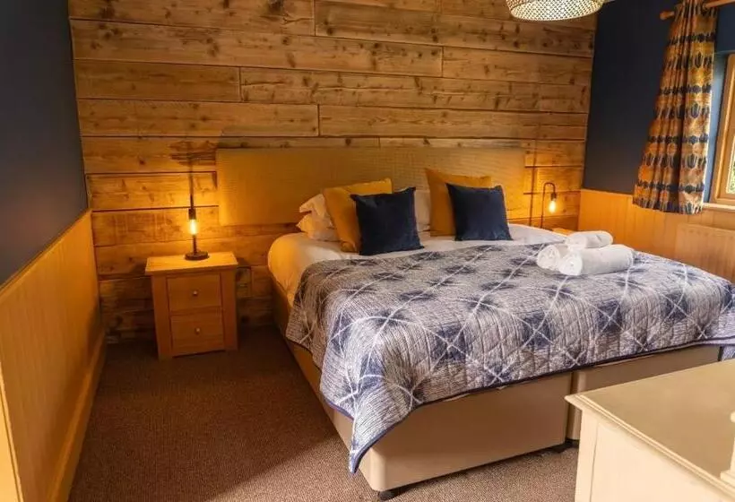 Отель Blazing Donkey Country