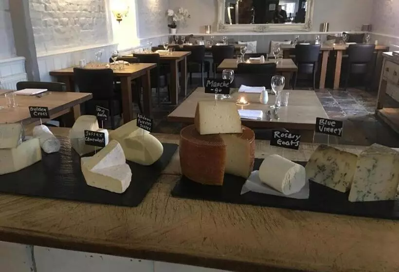 Отель Blazing Donkey Country