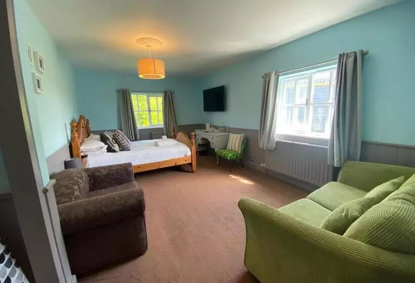 Отель Blazing Donkey Country