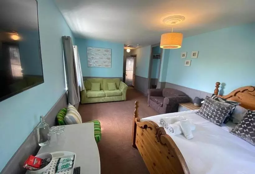 Отель Blazing Donkey Country