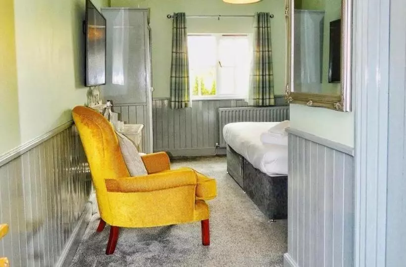 Отель Blazing Donkey Country