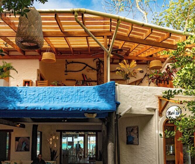 فندق Blu Galapagos Sustainable Waterfront Lodge