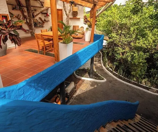 בית מלון כפרי Blu Galapagos Sustainable Waterfront Lodge