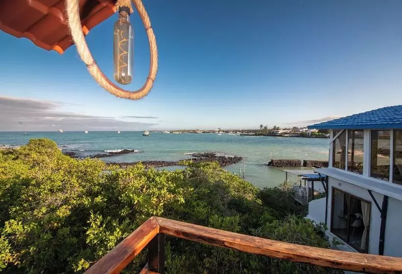 בית מלון כפרי Blu Galapagos Sustainable Waterfront Lodge