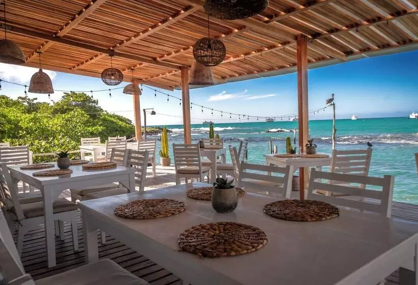 בית מלון כפרי Blu Galapagos Sustainable Waterfront Lodge