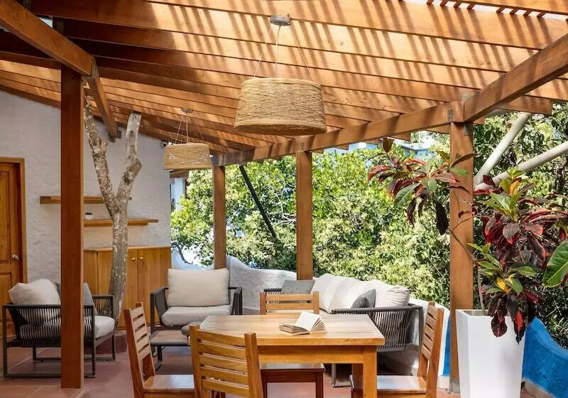 בית מלון כפרי Blu Galapagos Sustainable Waterfront Lodge