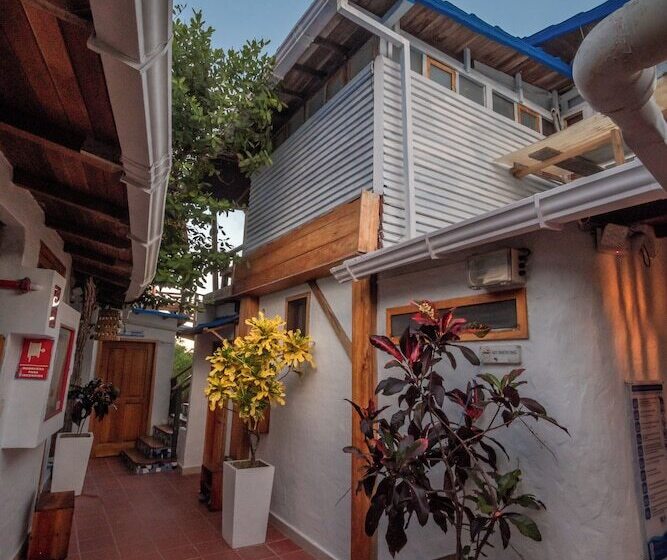 فندق Blu Galapagos Sustainable Waterfront Lodge