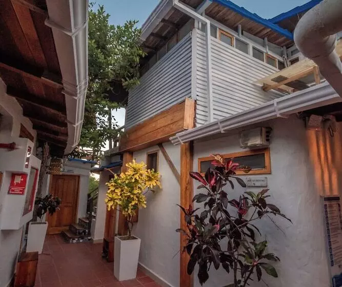 בית מלון כפרי Blu Galapagos Sustainable Waterfront Lodge