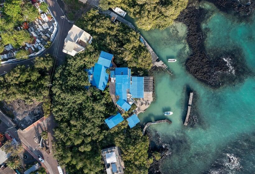 فندق Blu Galapagos Sustainable Waterfront Lodge
