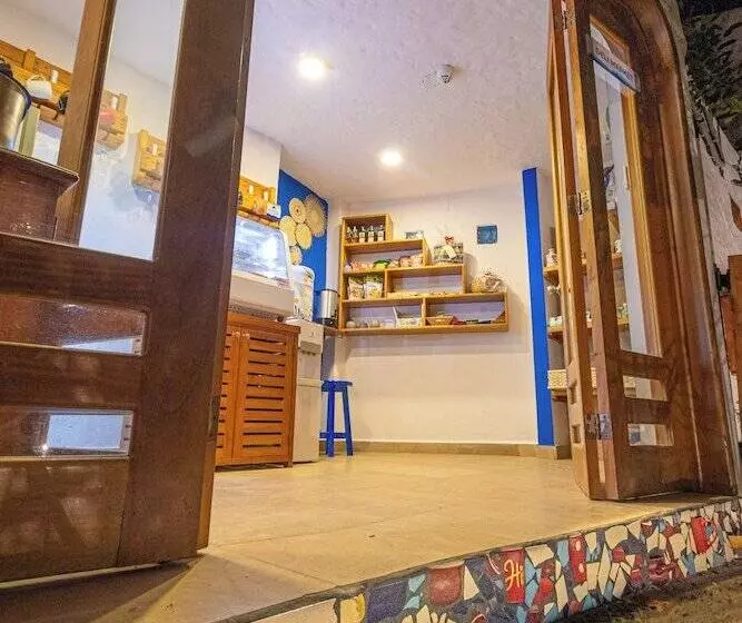 בית מלון כפרי Blu Galapagos Sustainable Waterfront Lodge