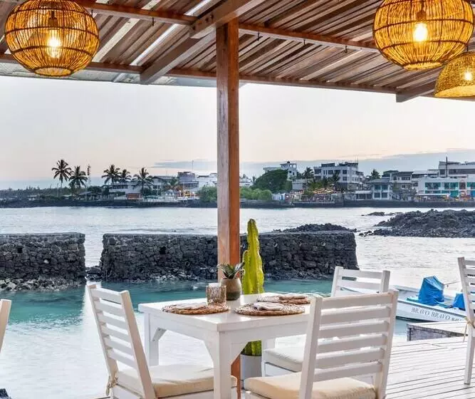 בית מלון כפרי Blu Galapagos Sustainable Waterfront Lodge