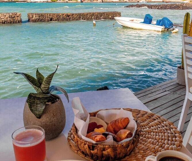 فندق Blu Galapagos Sustainable Waterfront Lodge