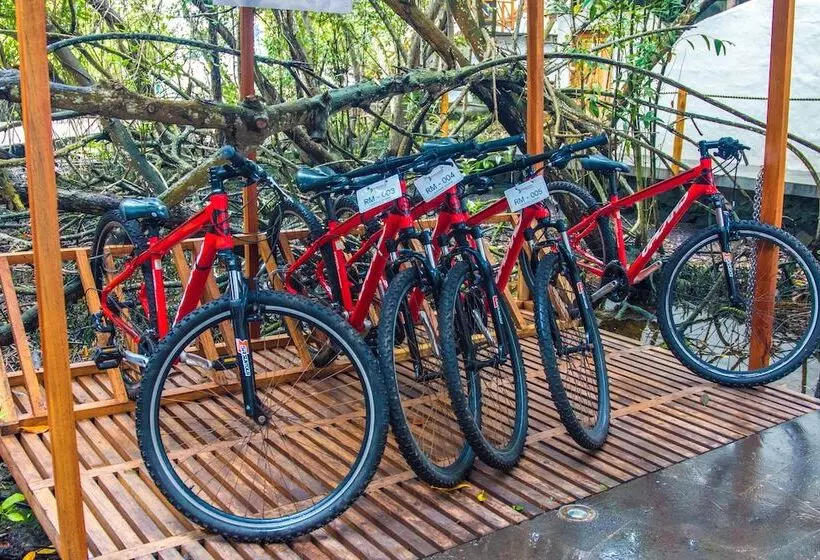 בית מלון כפרי Blu Galapagos Sustainable Waterfront Lodge