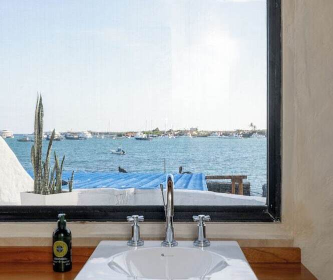 فندق Blu Galapagos Sustainable Waterfront Lodge