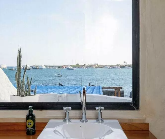 בית מלון כפרי Blu Galapagos Sustainable Waterfront Lodge