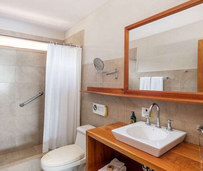 فندق Blu Galapagos Sustainable Waterfront Lodge