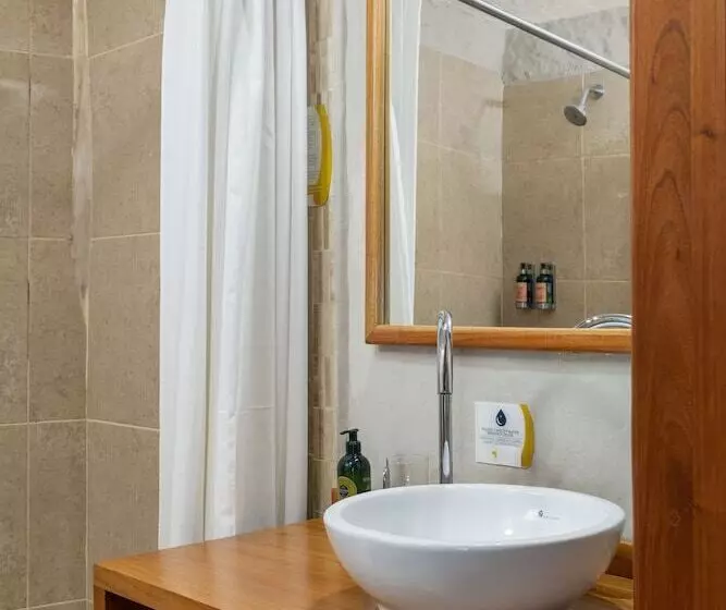 בית מלון כפרי Blu Galapagos Sustainable Waterfront Lodge