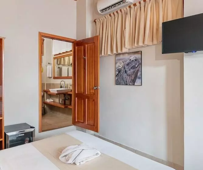 בית מלון כפרי Blu Galapagos Sustainable Waterfront Lodge