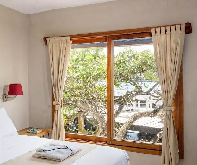 בית מלון כפרי Blu Galapagos Sustainable Waterfront Lodge