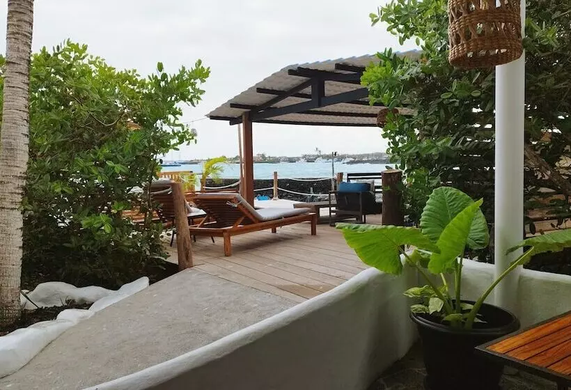 בית מלון כפרי Blu Galapagos Sustainable Waterfront Lodge