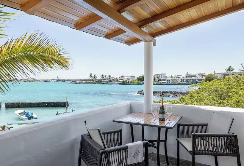 בית מלון כפרי Blu Galapagos Sustainable Waterfront Lodge