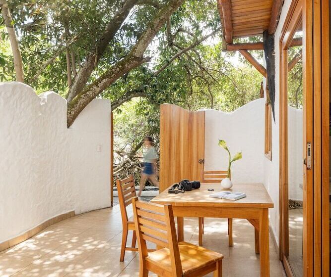 فندق Blu Galapagos Sustainable Waterfront Lodge