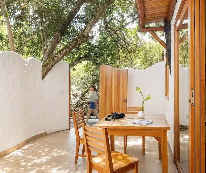 בית מלון כפרי Blu Galapagos Sustainable Waterfront Lodge