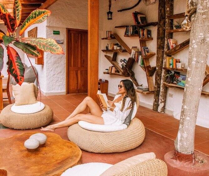 فندق Blu Galapagos Sustainable Waterfront Lodge