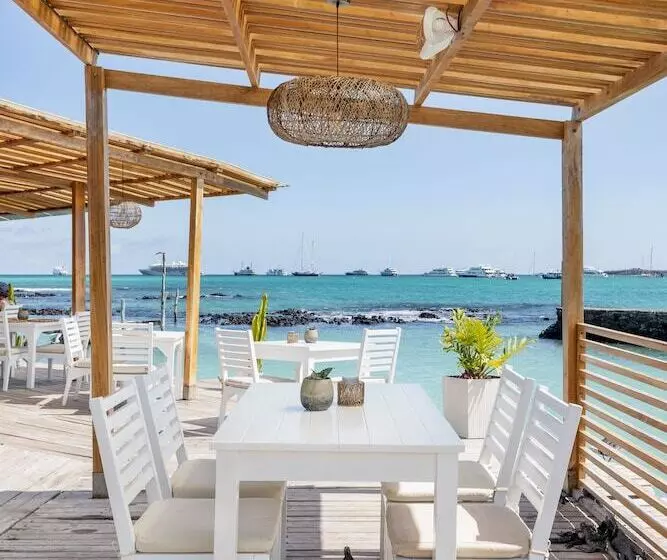 בית מלון כפרי Blu Galapagos Sustainable Waterfront Lodge