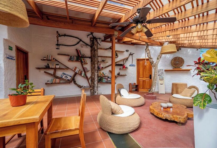 فندق Blu Galapagos Sustainable Waterfront Lodge