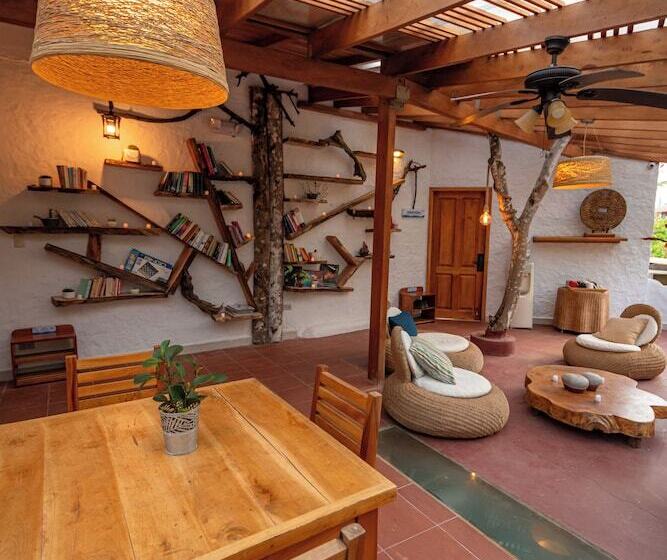 فندق Blu Galapagos Sustainable Waterfront Lodge