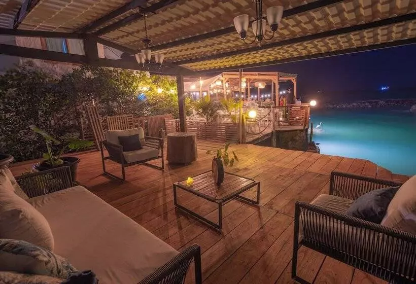 בית מלון כפרי Blu Galapagos Sustainable Waterfront Lodge