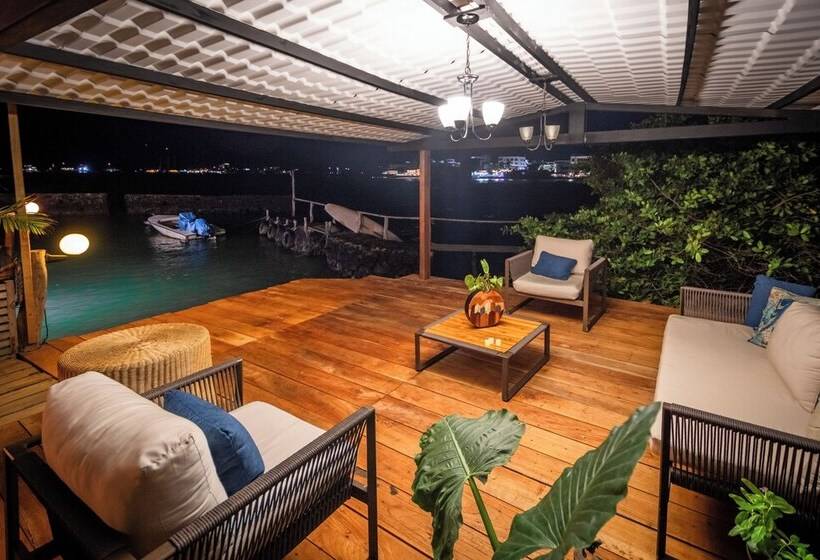 فندق Blu Galapagos Sustainable Waterfront Lodge