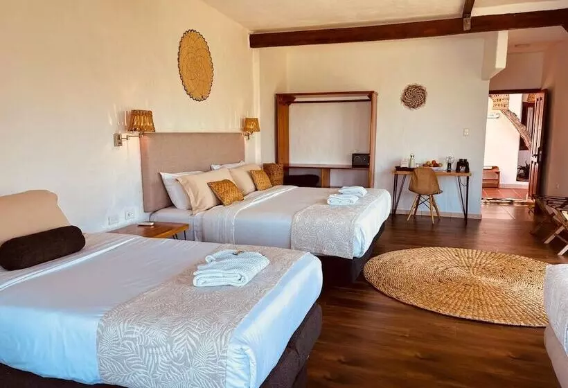 בית מלון כפרי Blu Galapagos Sustainable Waterfront Lodge