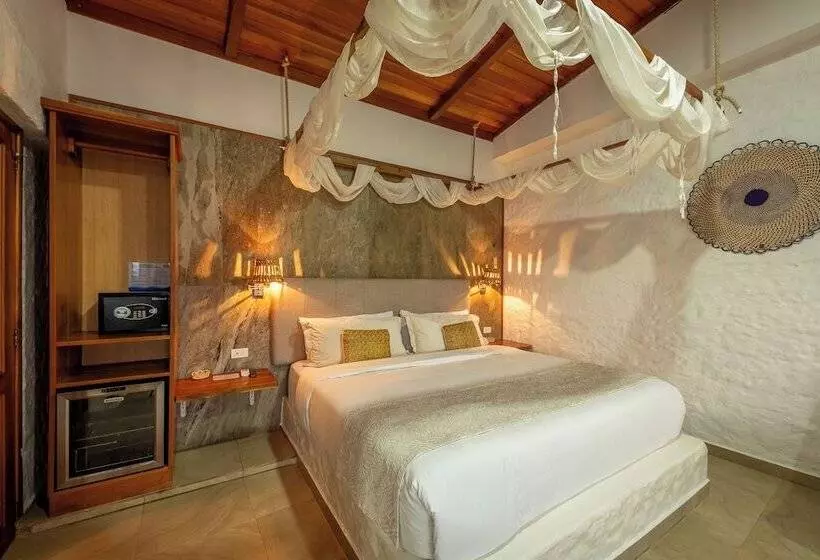 בית מלון כפרי Blu Galapagos Sustainable Waterfront Lodge