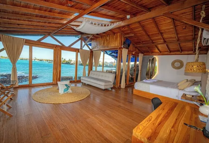 בית מלון כפרי Blu Galapagos Sustainable Waterfront Lodge