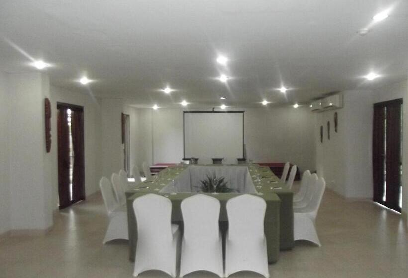 בית מלון כפרי Luwansa Beach