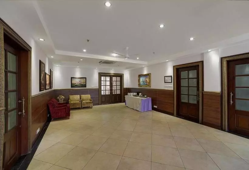 Hotel Mayfair Palm Beach Resort