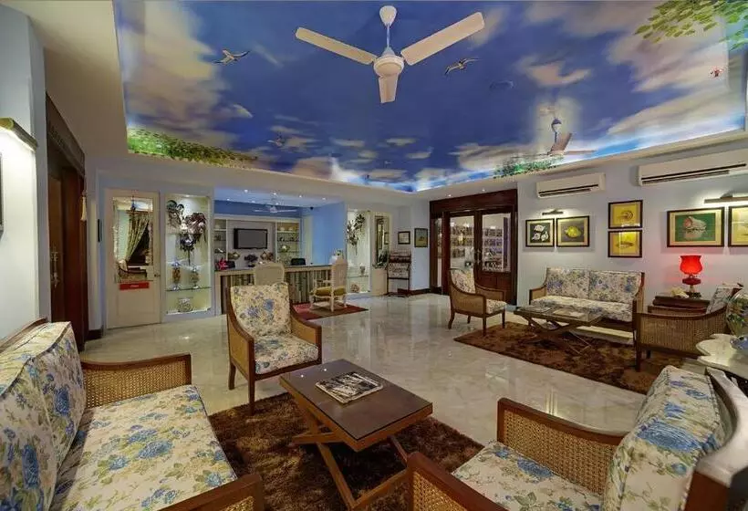 Hotel Mayfair Palm Beach Resort