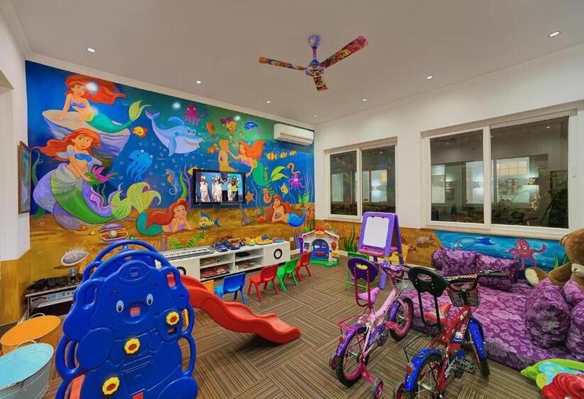 فندق Mayfair Palm Beach Resort