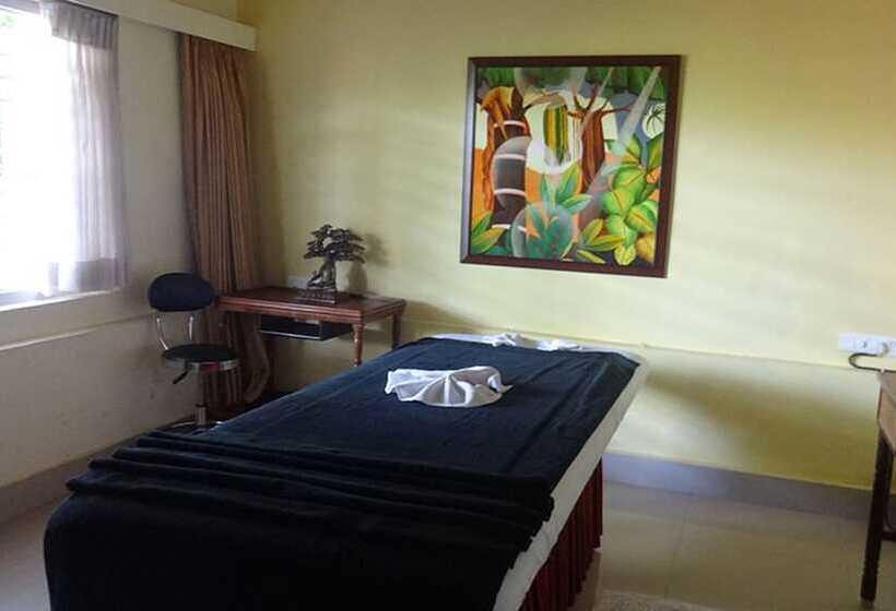 فندق Mayfair Palm Beach Resort