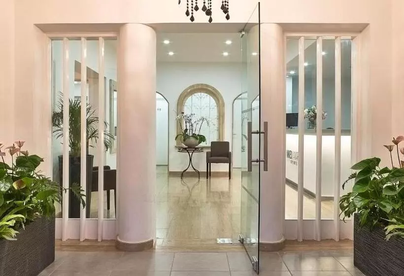 هتل Mikes Kanarium City