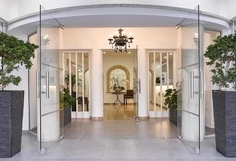 هتل Mikes Kanarium City