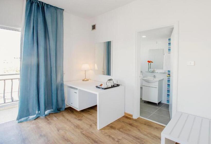 هتل Mikes Kanarium City