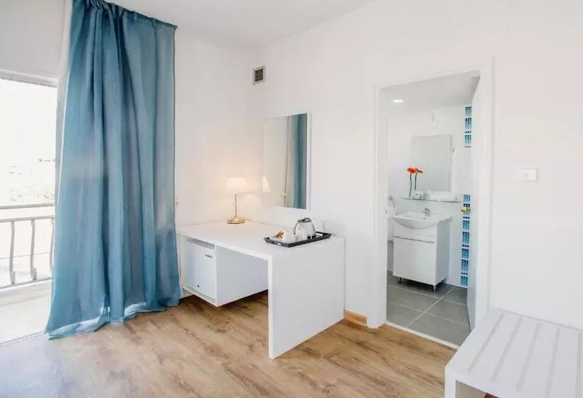 هتل Mikes Kanarium City