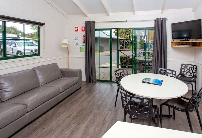 בית מלון כפרי Nrma Ballarat Holiday Park