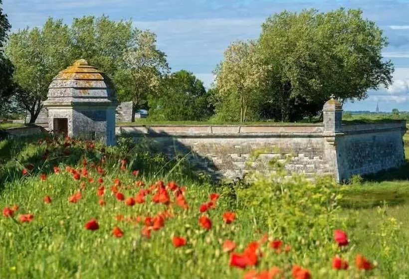 Отель Plaisirs Nature à La Pignade