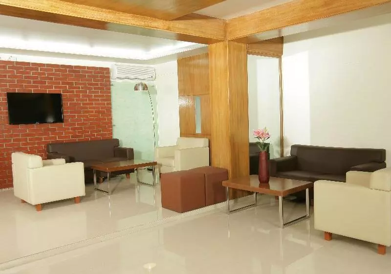 Richmond Hotel & Suites