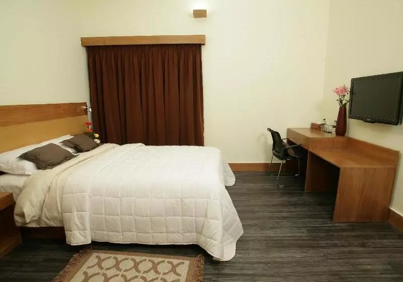 Richmond Hotel & Suites