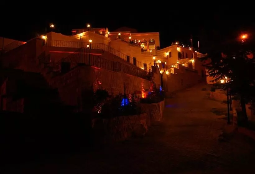 Hotelli Sinasos Palace Cave